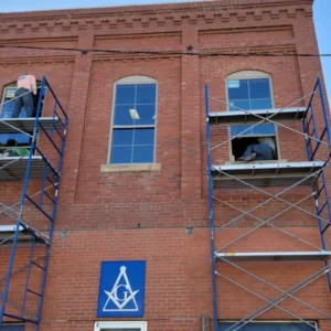 Bolivar Lodge East Windows